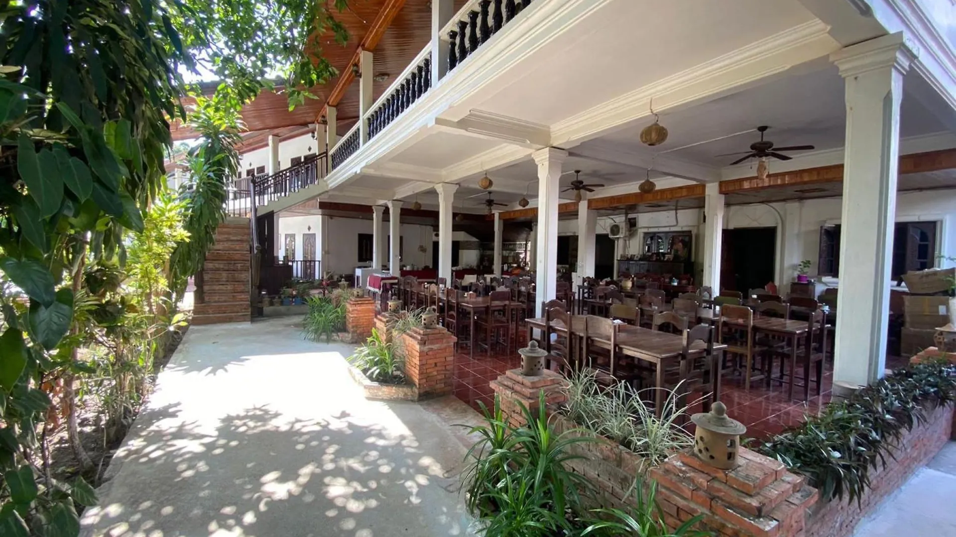 ****  Vangsavath Hotel Luang Prabang Laos